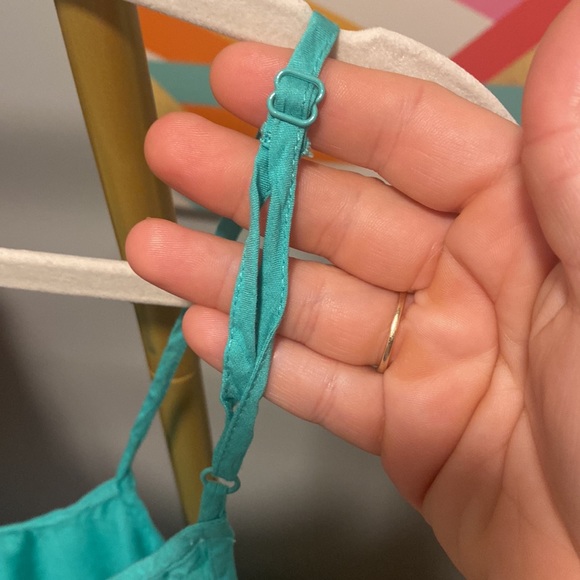 Volcom tank with adjustable straps - Picture 6 of 6